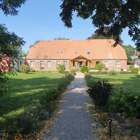 Hotelpension Pfarrhaus Альт-Шверін Екстер'єр фото