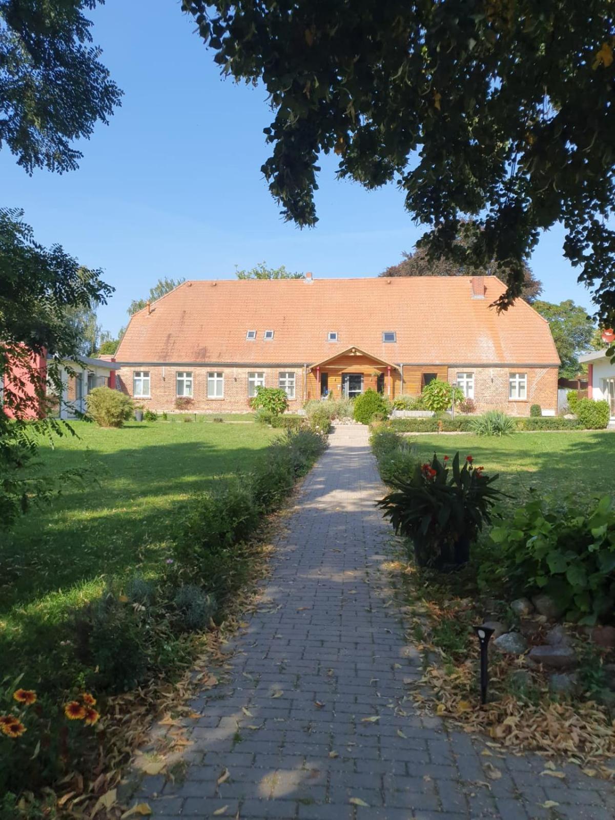Hotelpension Pfarrhaus Альт-Шверін Екстер'єр фото